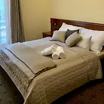 A01 Sétány-silverine Apartmanház-őrzött Parkolóval Apartman *