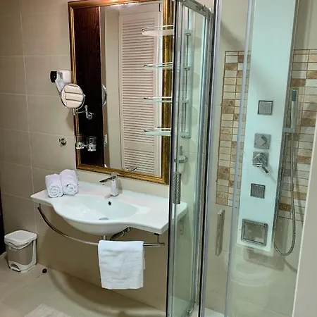 A01 Sétány-silverine Apartmanház-őrzött Parkolóval